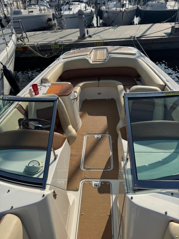 Chris Craft Launch 25 Day Cruiser