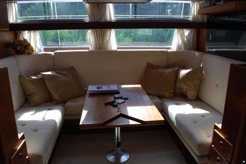 Coronet Commander 38`