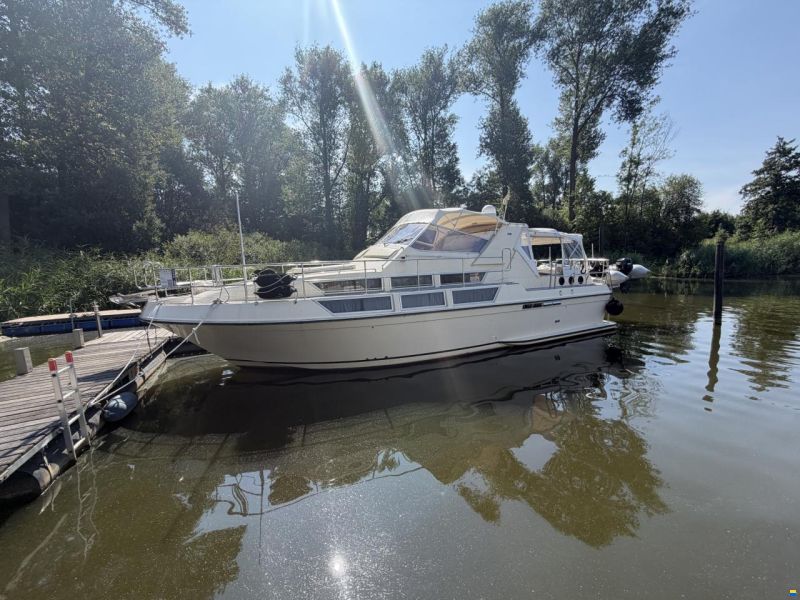Coronet Commander 38`