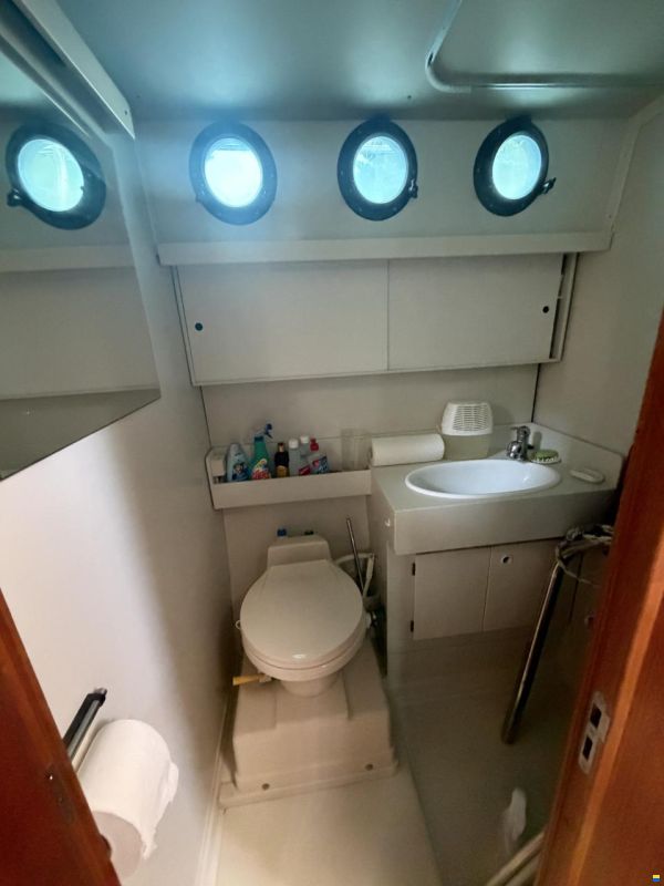 Coronet Commander 38`