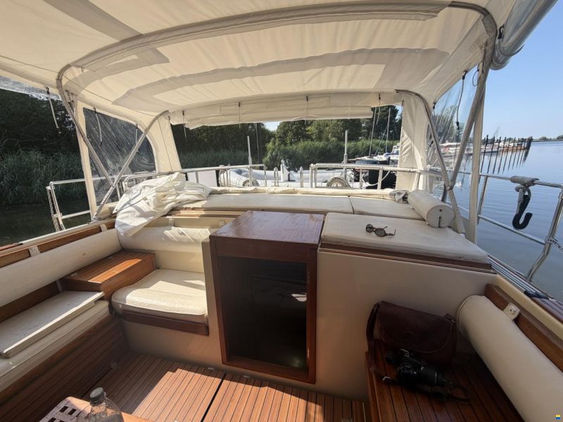 Coronet Commander 38`