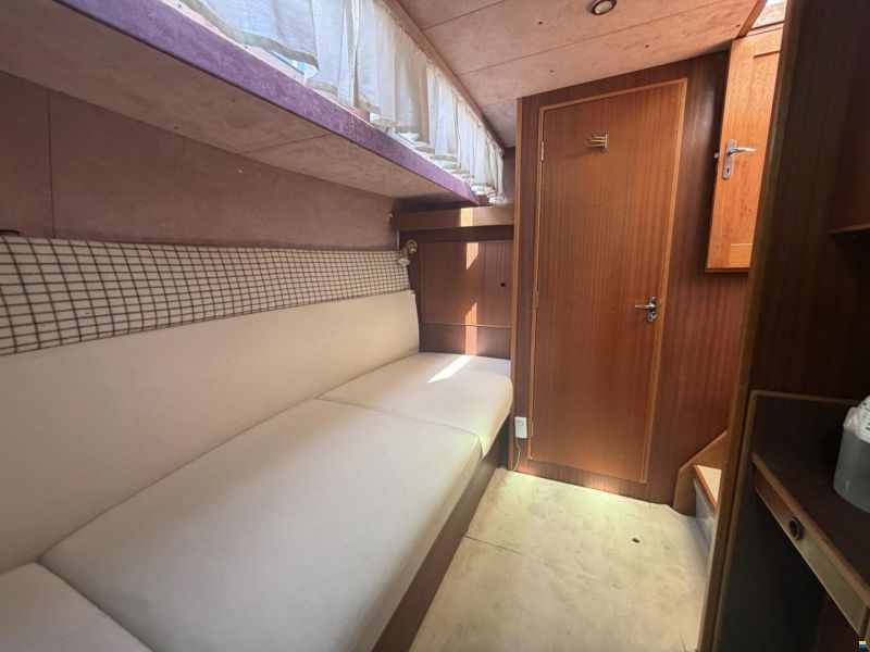Coronet Commander 38`