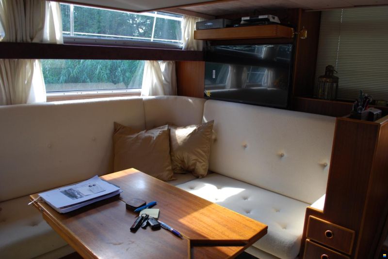 Coronet Commander 38`