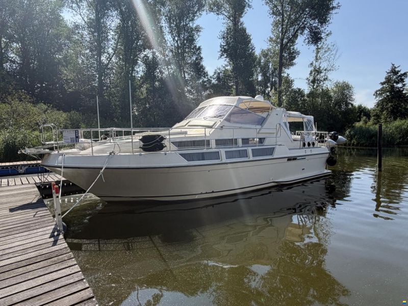 Coronet Commander 38`