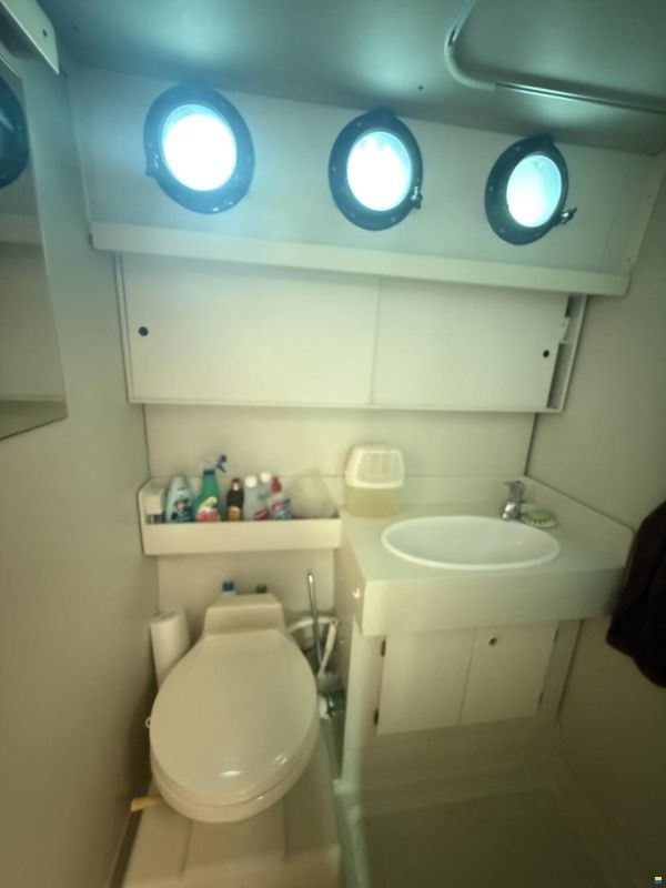 Coronet Commander 38`
