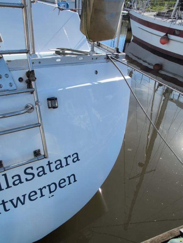 Moody 40