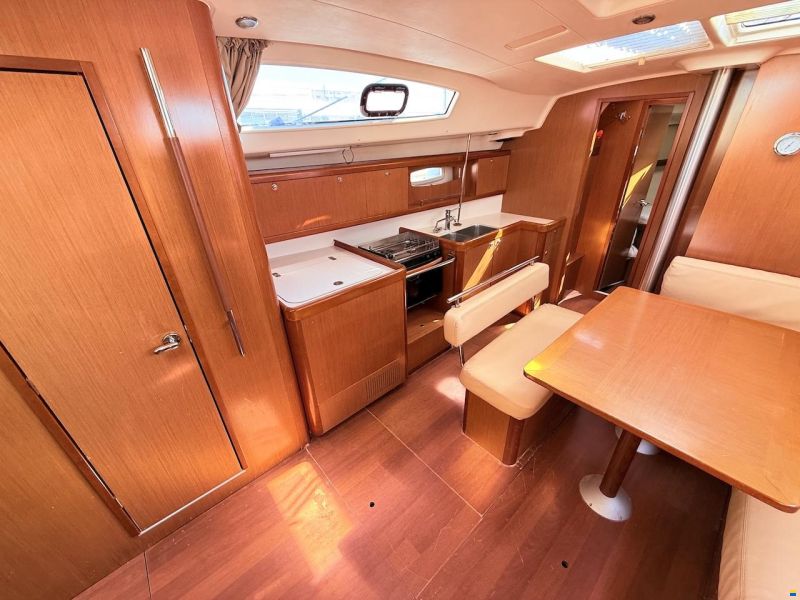 Beneteau Oceanis 43