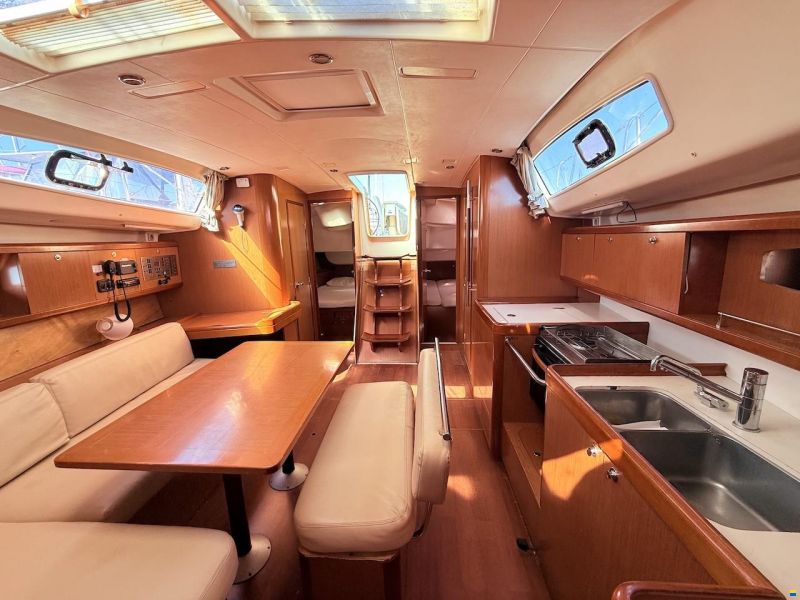 Beneteau Oceanis 43