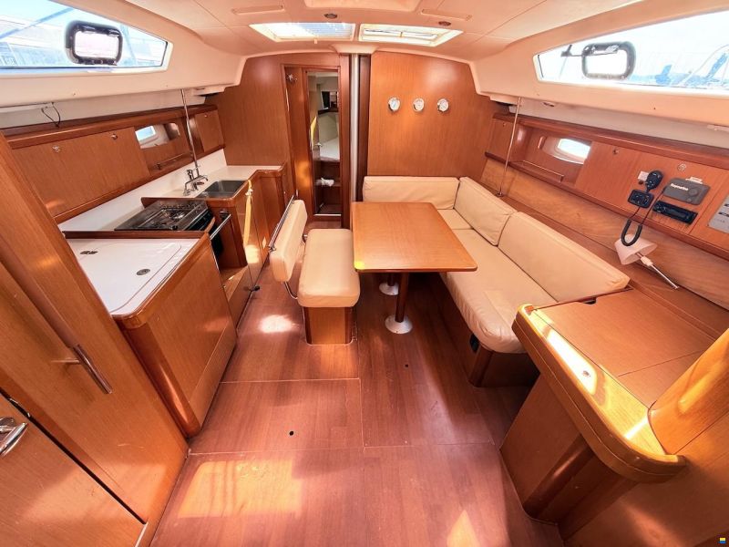 Beneteau Oceanis 43