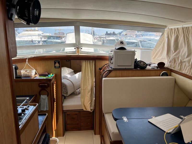 Bertram 28 Fly