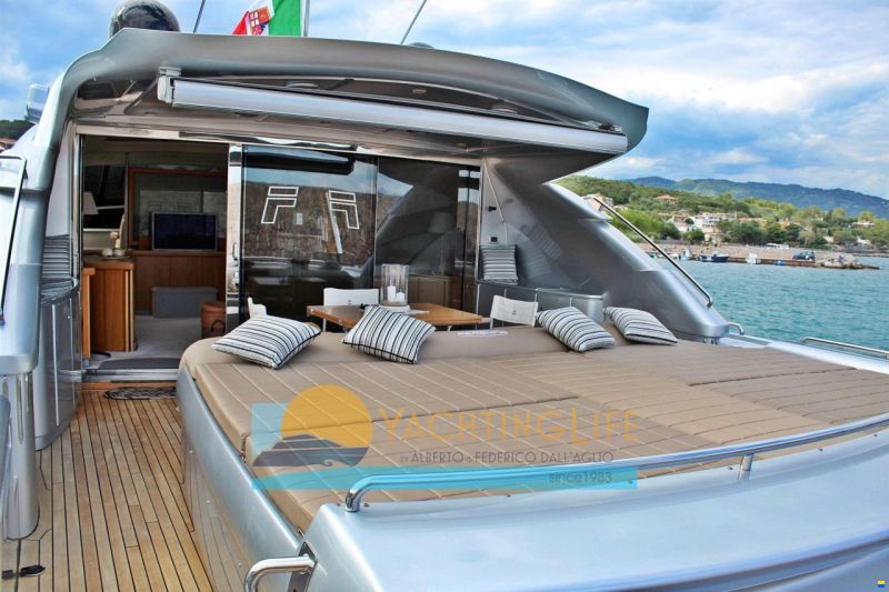Pershing 76