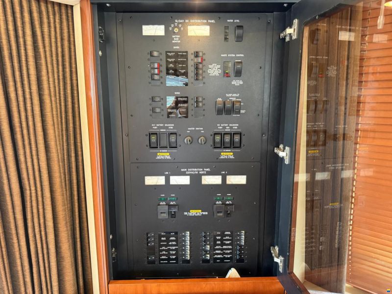 Sea Ray 58 Sedan Bridge