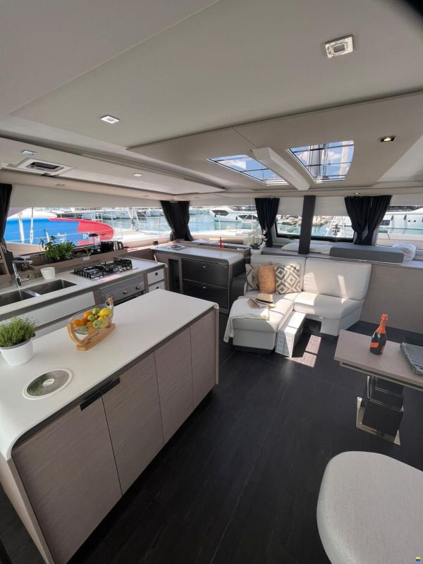 Fountaine Pajot Aura 51