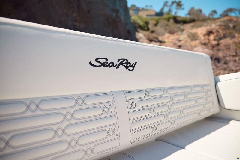 Sea Ray SPX 210 Outboard
