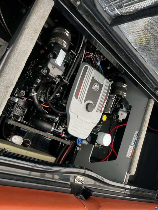 Sea Ray 210 SunSport, MerCruiser 4.3 MPI
