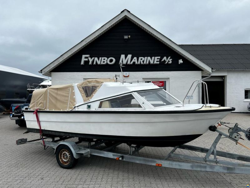 M&oslash;rebas 7000 med nyere Mercruiser 3,0L