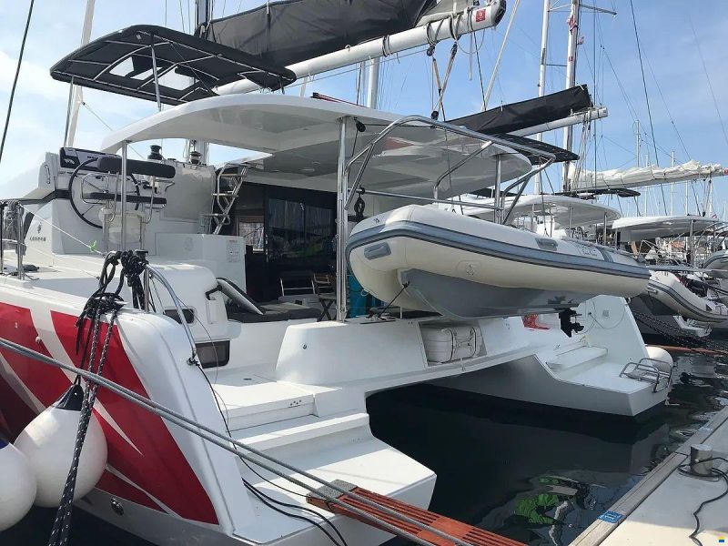 Lagoon 42