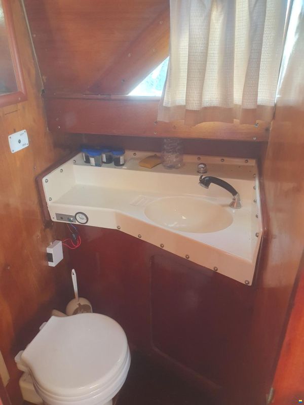 Chris Craft Commander 31