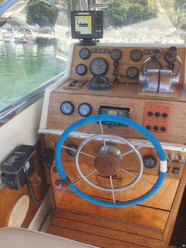 Chris Craft Commander 31