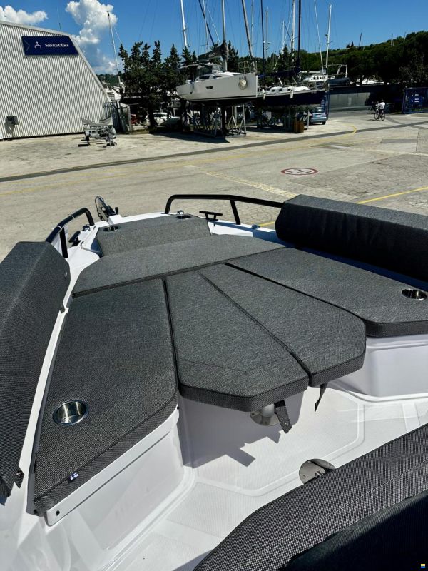 Axopar 29 XC Cross Cabin BRABUS 2026
