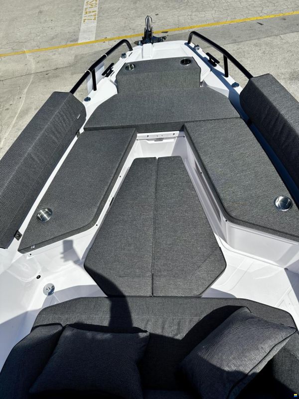 Axopar 29 XC Cross Cabin BRABUS 2026