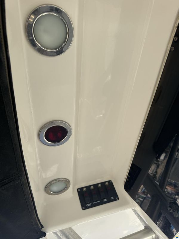 Boston Whaler 320 Outrage