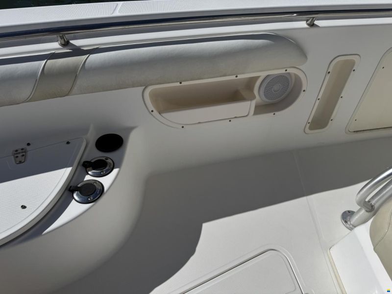 Boston Whaler 320 Outrage