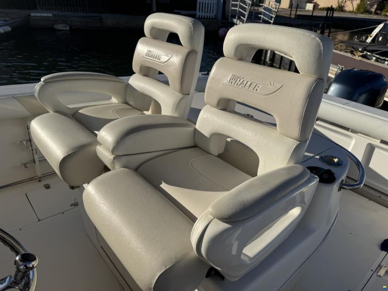 Boston Whaler 320 Outrage