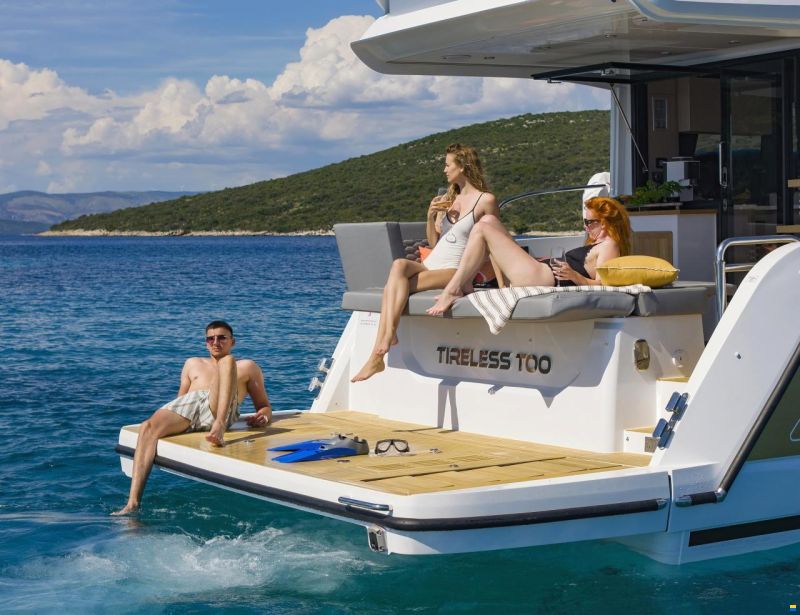Sealine F430