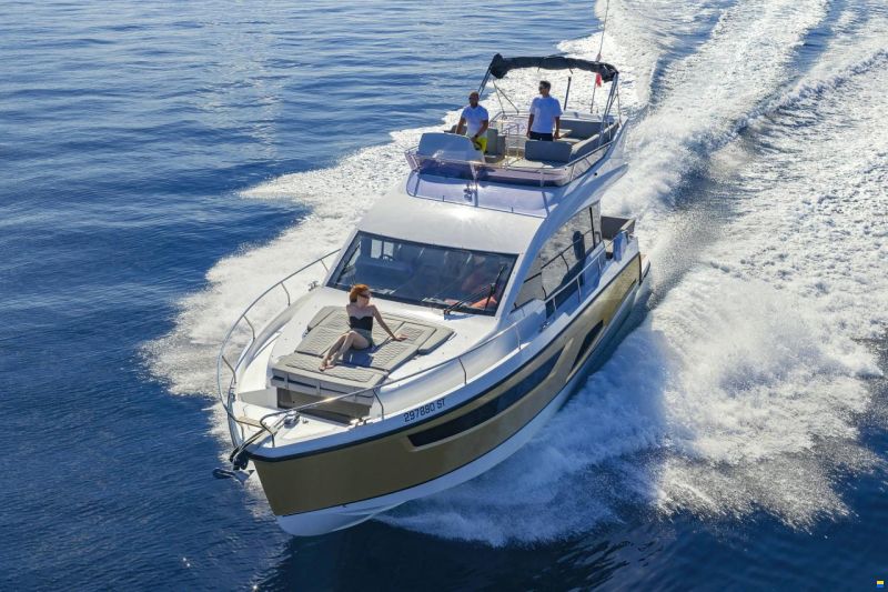 Sealine F430