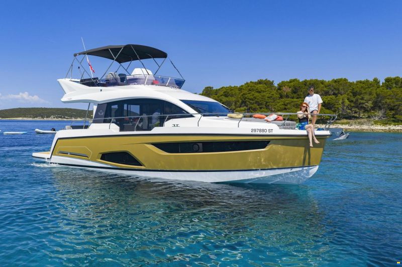 Sealine F430
