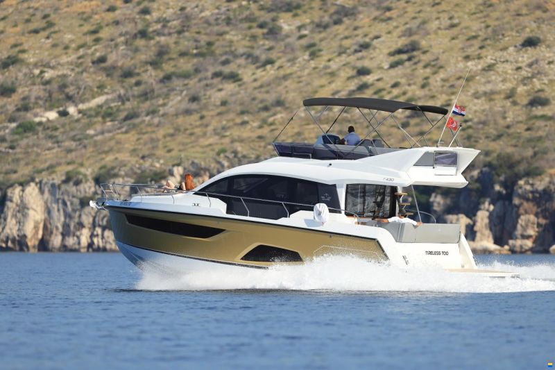 Sealine F430