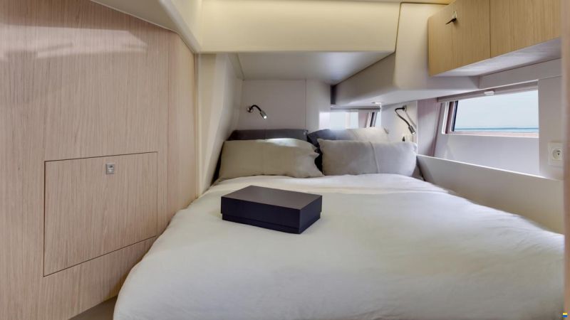 Beneteau Oceanis Yacht 62