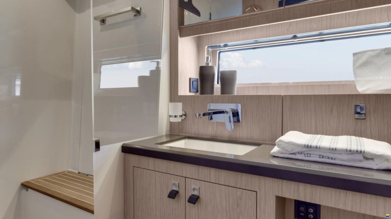 Beneteau Oceanis Yacht 62