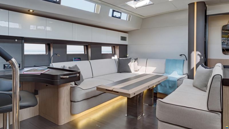 Beneteau Oceanis Yacht 62