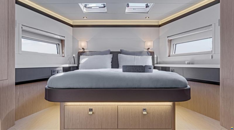 Beneteau Oceanis Yacht 62