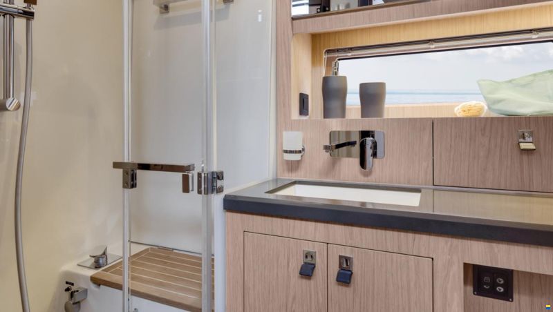 Beneteau Oceanis Yacht 62