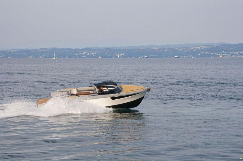 Alfastreet 28 Cabin