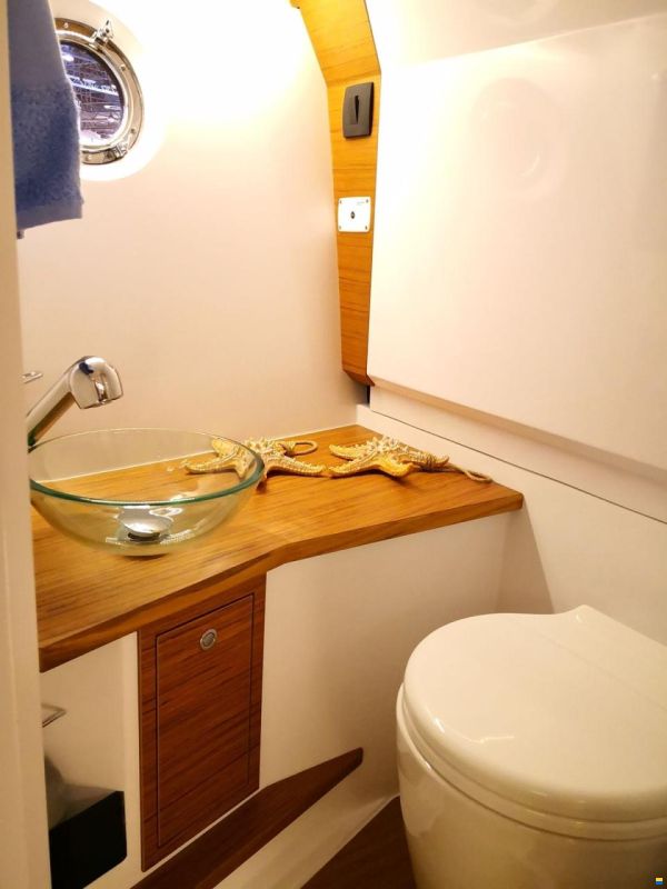 Alfastreet 28 Cabin