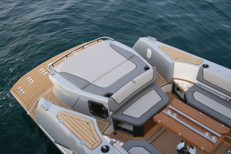 Alfastreet 28 Cabin