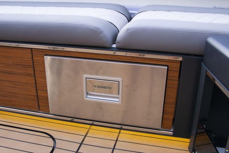 Alfastreet 28 Cabin