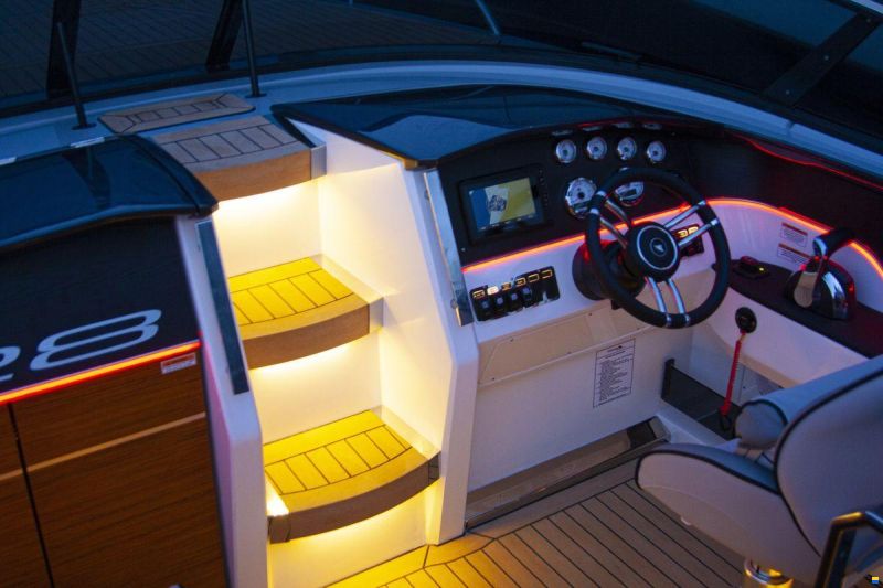 Alfastreet 28 Cabin