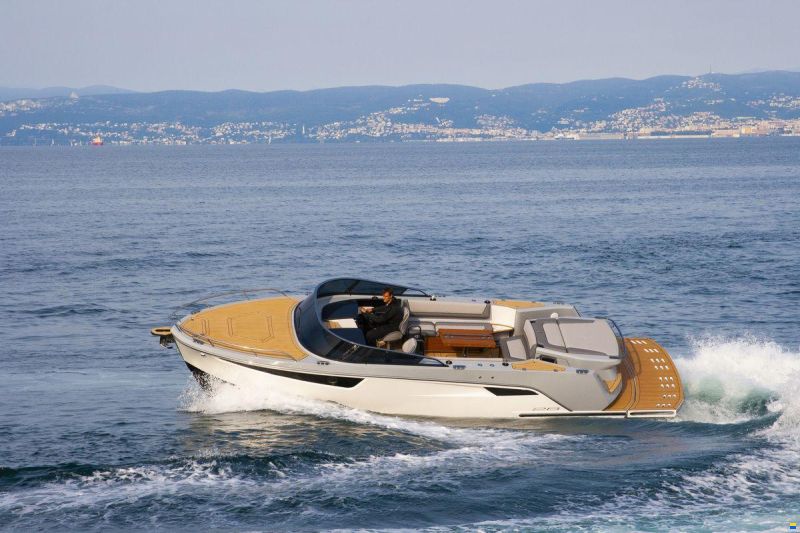 Alfastreet 28 Cabin