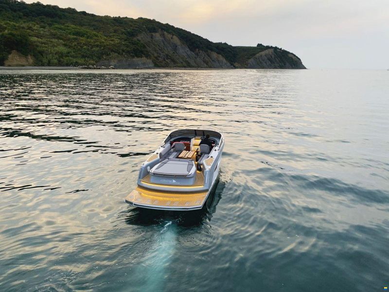 Alfastreet 28 Cabin