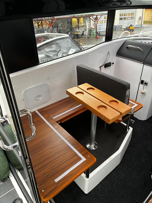 XO Boats 270 Cabin OB