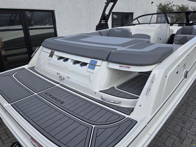 Bayliner VR6 - MY2025 - 250HP - full options