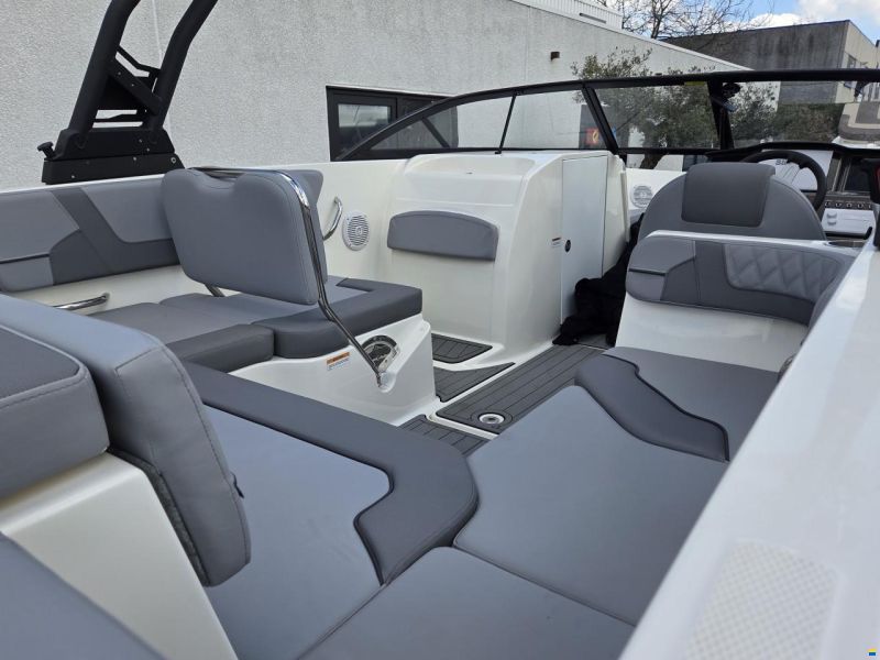 Bayliner VR6 - MY2025 - 250HP - full options