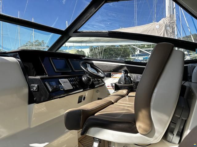 Sea Ray 320