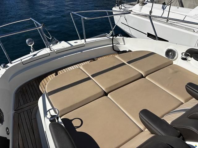 Sea Ray 320