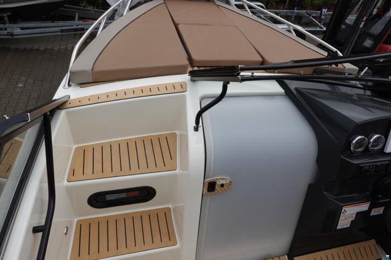 Quicksilver Activ 675 Cruiser inkl. Trailer & Bodens